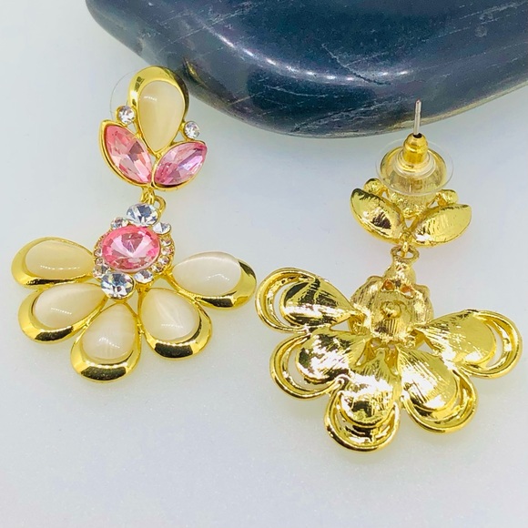 Pink Ivory Gold Clutter Teardrop Earrings - Picture 5 of 10